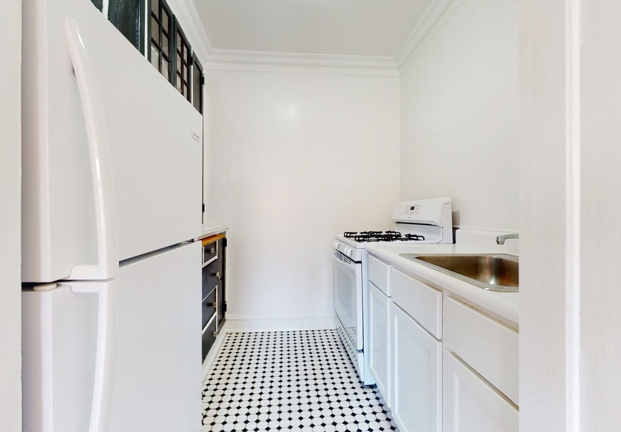 5501 S. Cornell - Photo 3 of 26