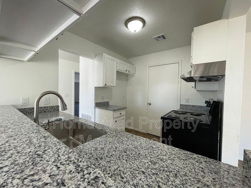 10020 S Clegern St - Photo 3 of 21