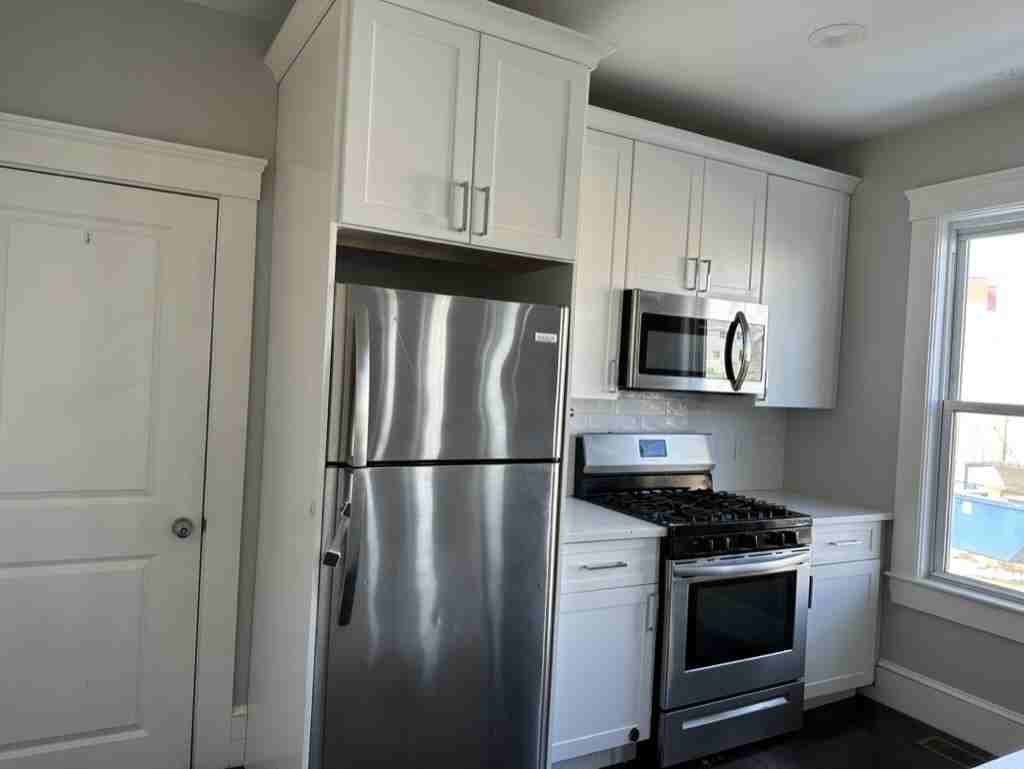 181 Chelsea St #1 - Photo 2 of 7