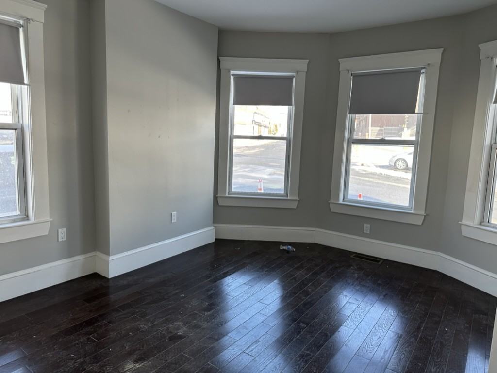 181 Chelsea St #1 - Photo 5 of 7