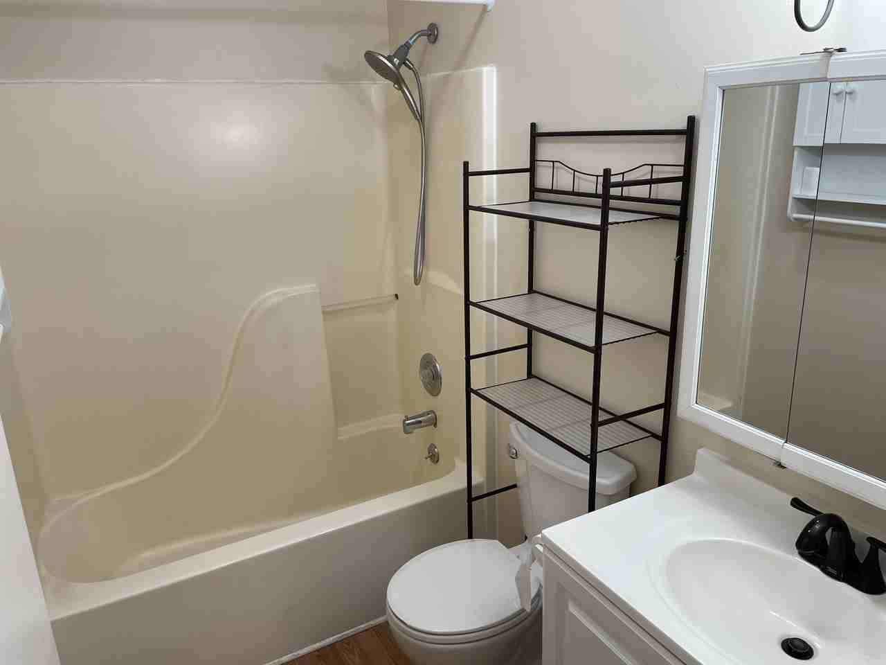 40 Glenview Dr - Photo 3 of 6