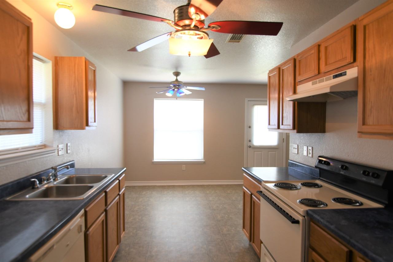 1011 Carla Kay - Photo 5 of 21