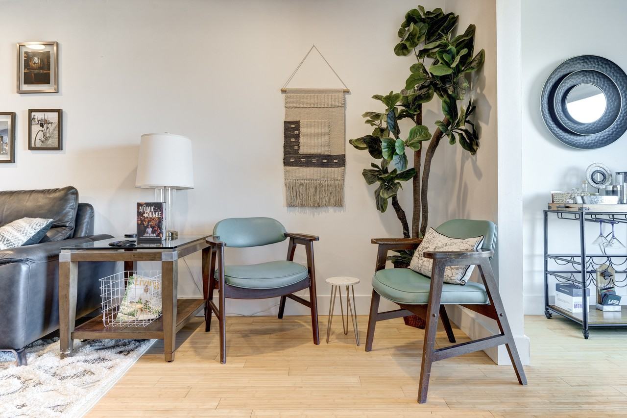 2451 Arlington Cres Apt B #B - Photo 3 of 14