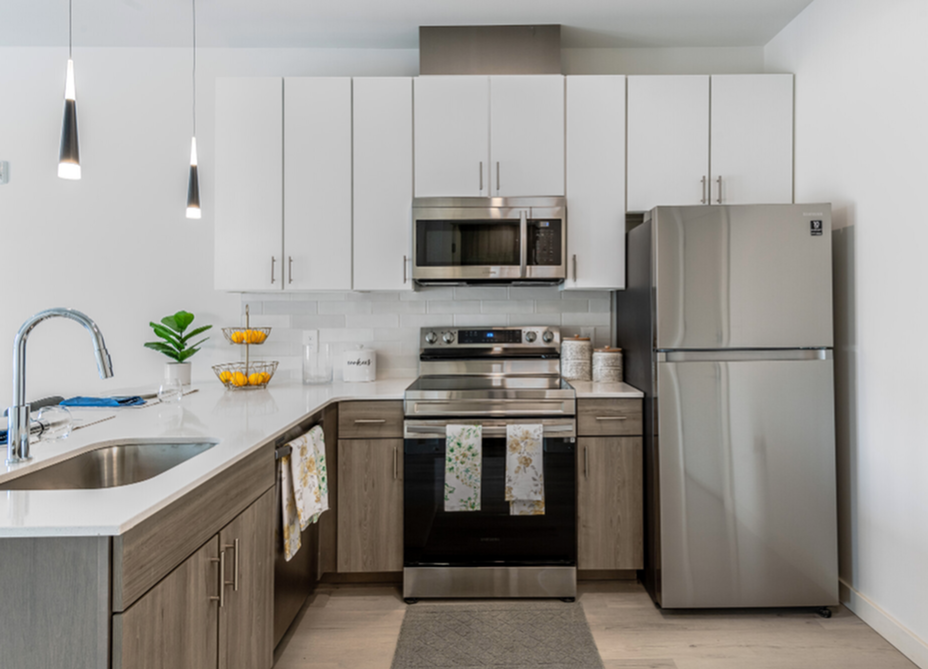 41 West - Photo 4 of 26