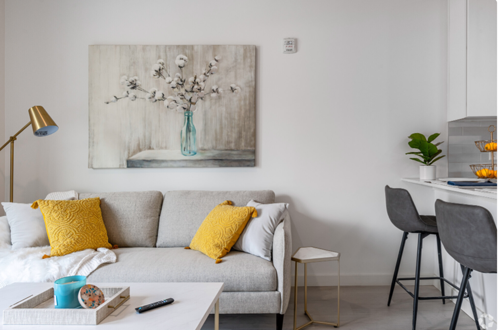 41 West - Photo 5 of 26