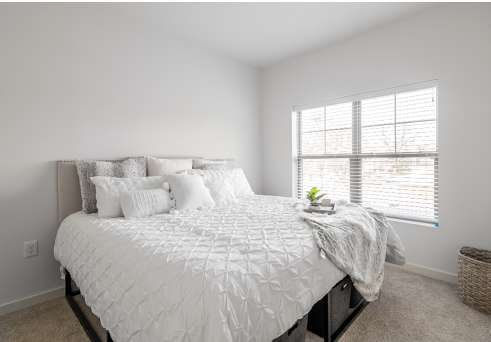 41 West - Photo 7 of 26