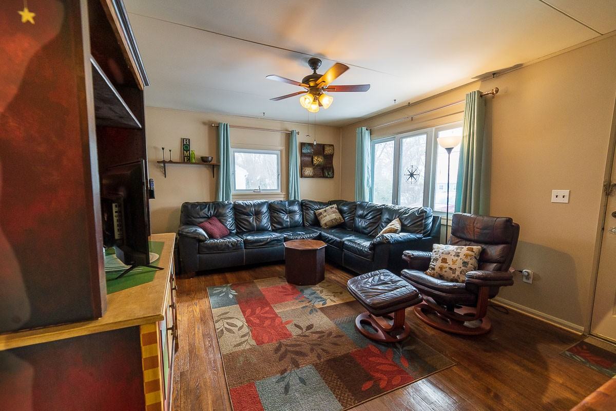 124 Iroquois Street - Photo 2 of 25