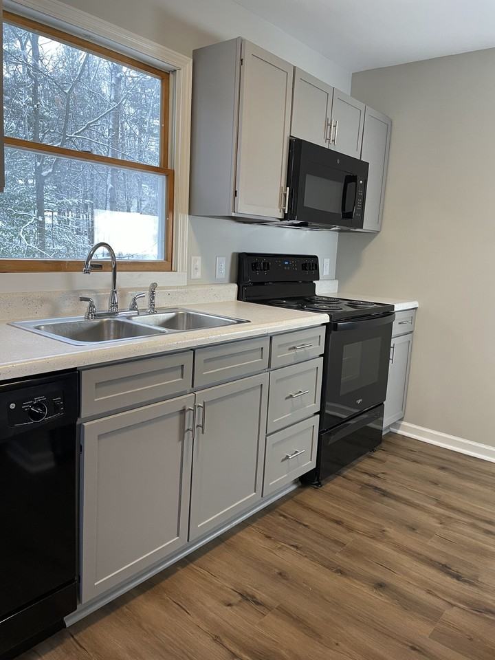 4286 Eagle Crest Drive - Photo 2 of 13