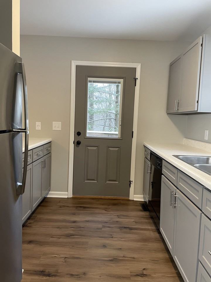 4286 Eagle Crest Drive - Photo 3 of 13