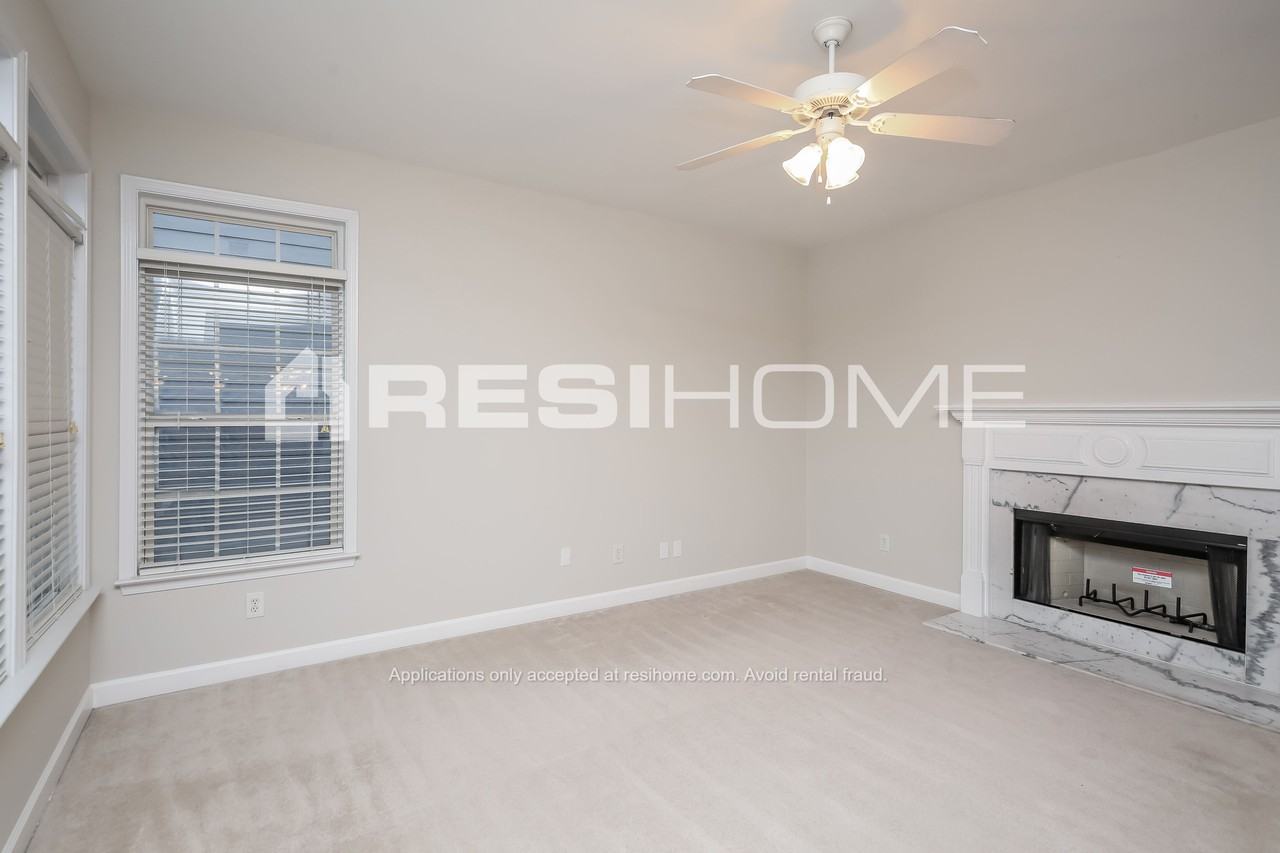 658 Briarhurst Ct - Photo 3 of 25