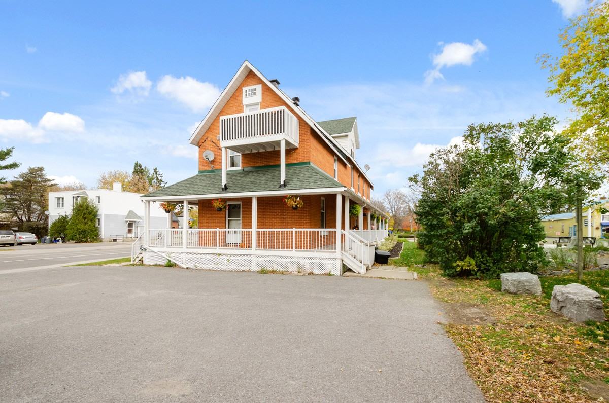 1510 Stittsville Main Street - Photo 3 of 50