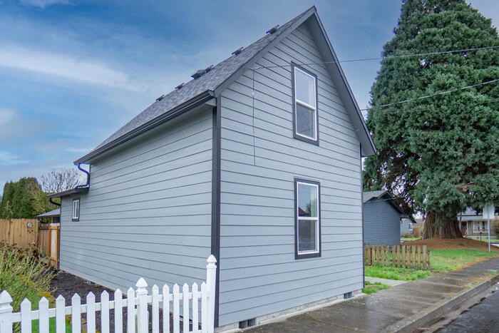 724 3rd St - Photo 2 of 33
