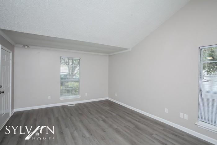 208 Salusbury Ln - Photo 3 of 15