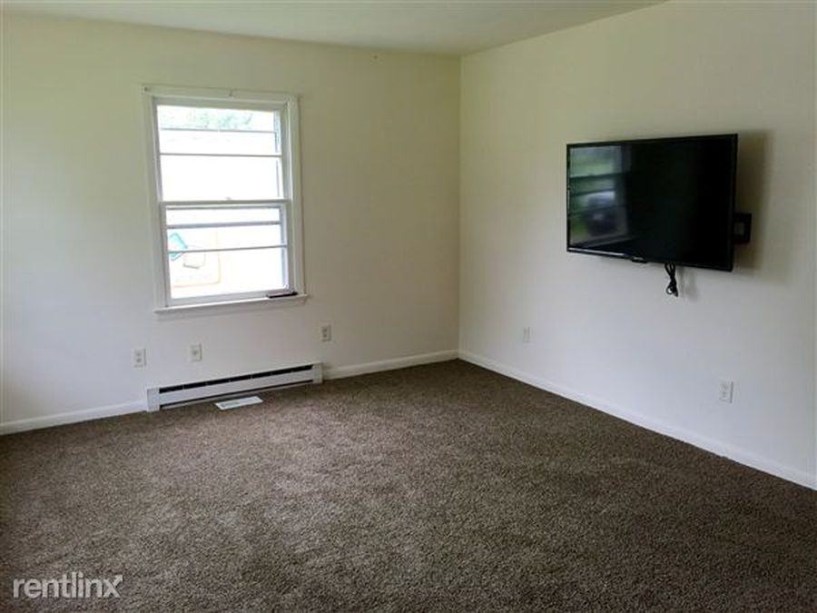 1405 Arbutus Drive #1 - Photo 4 of 16