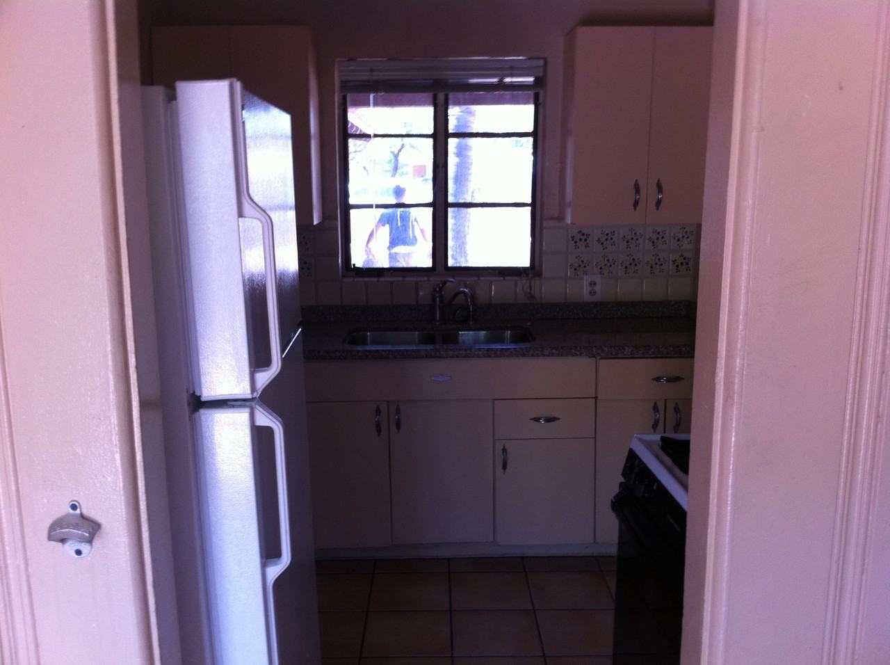 1321 E 9th St #1321 - Photo 4 of 11