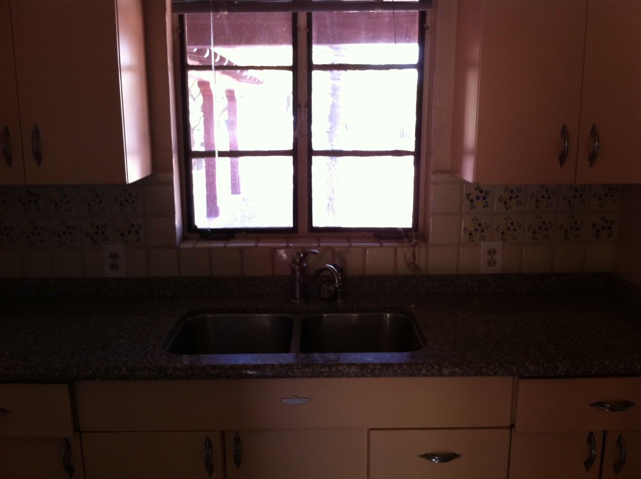 1321 E 9th St #1321 - Photo 5 of 11