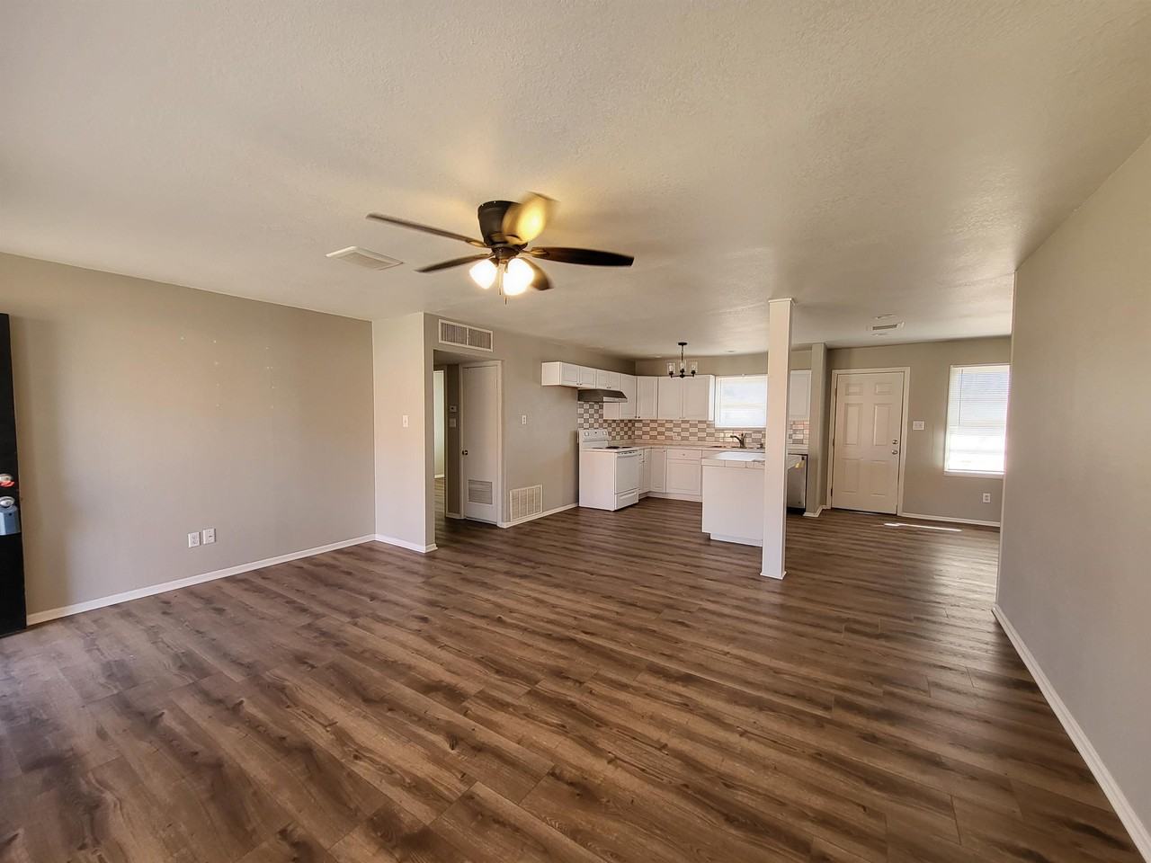 3309 Thomas Ave #1 - Photo 3 of 12