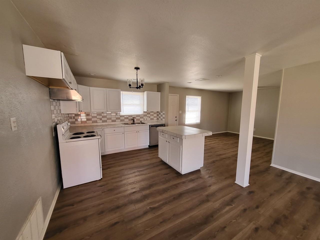 3309 Thomas Ave #1 - Photo 4 of 12