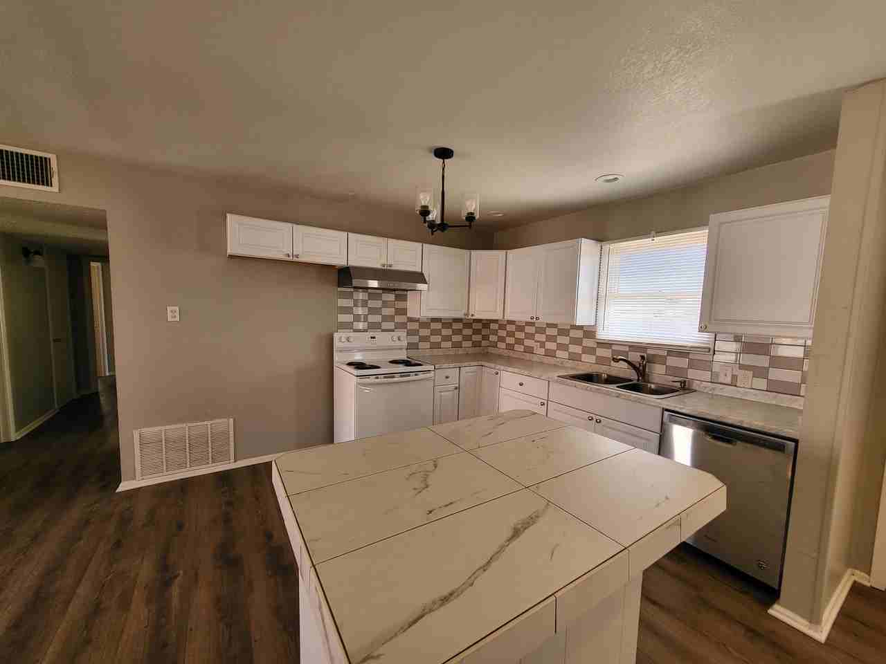 3309 Thomas Ave #1 - Photo 5 of 12