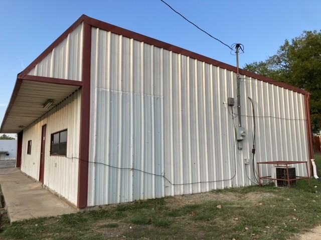 800 S Crockett Ave #1 - Photo 2 of 17