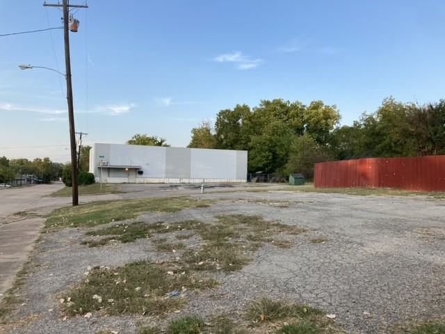 800 S Crockett Ave #1 - Photo 3 of 17