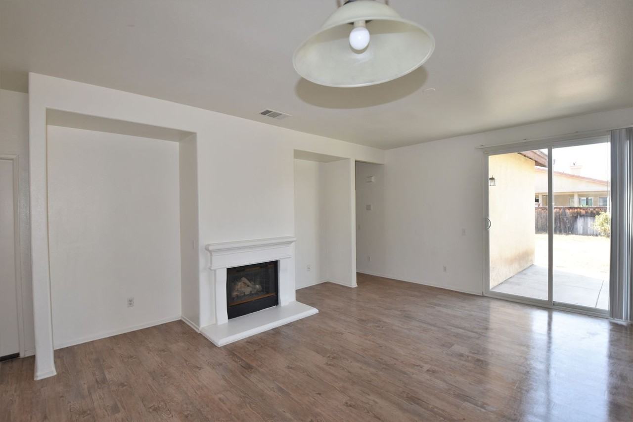 573 Divine Way - Photo 2 of 13