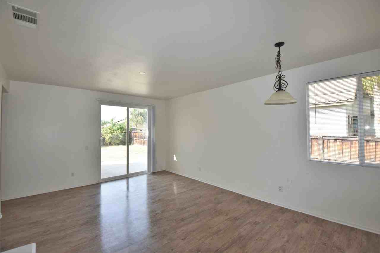 573 Divine Way - Photo 3 of 13