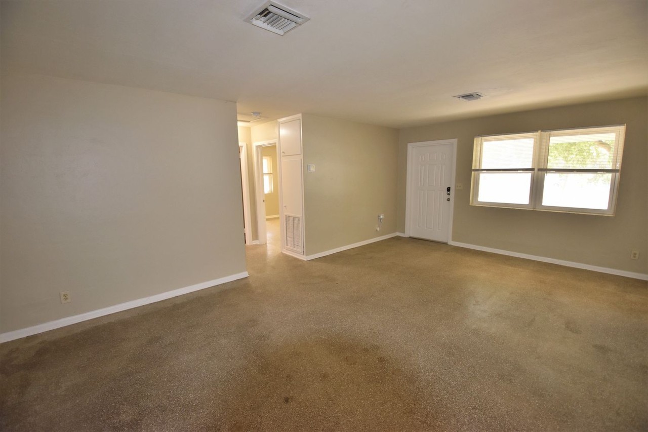 928 Small Dr - Photo 2 of 13