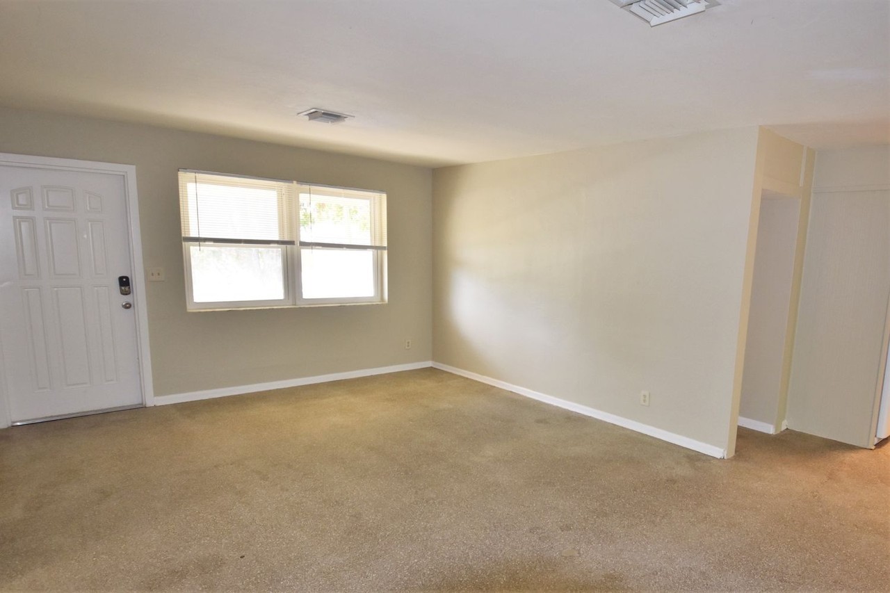 928 Small Dr - Photo 3 of 13