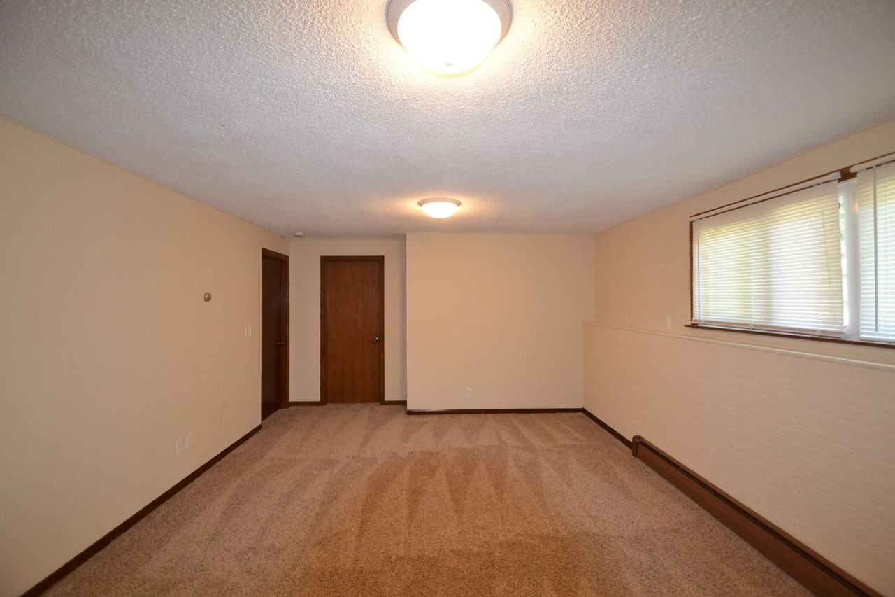 1115 Madison St S - Photo 2 of 18