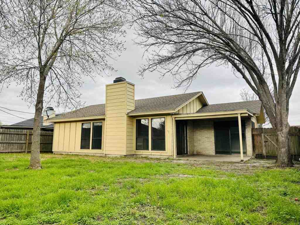 105 Ivanhoe Dr - Photo 4 of 19