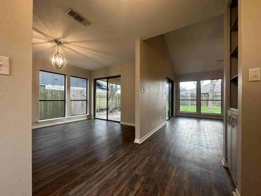 105 Ivanhoe Dr - Photo 5 of 19