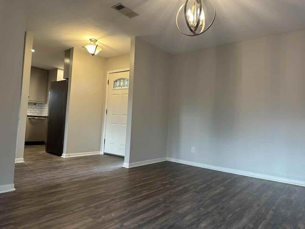 105 Ivanhoe Dr - Photo 7 of 19