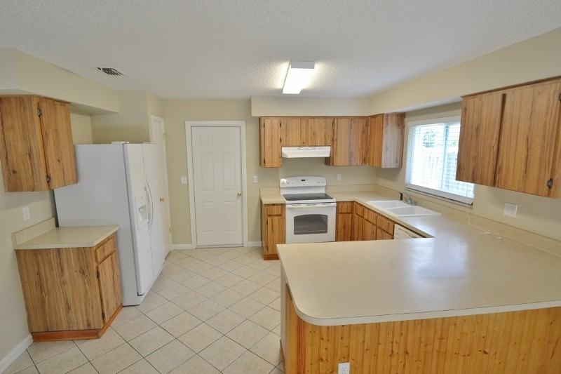 15708 Crying Wind Dr - Photo 3 of 9