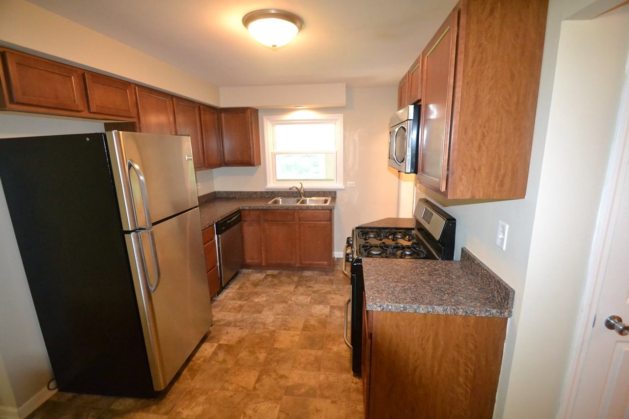 2003 Chestnut St - Photo 3 of 7