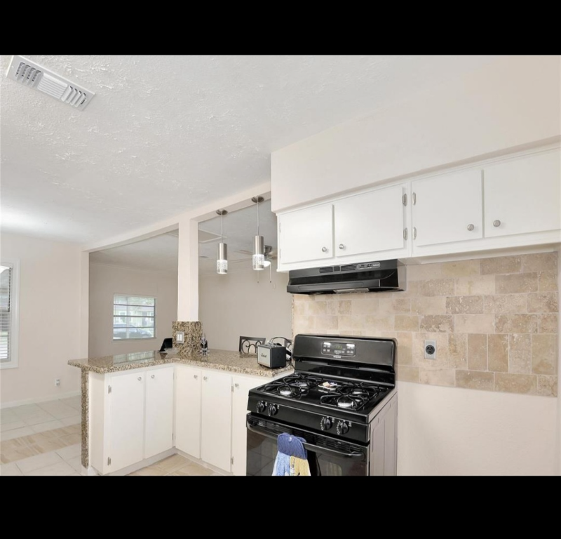 5005 Holloway Dr - Photo 6 of 17