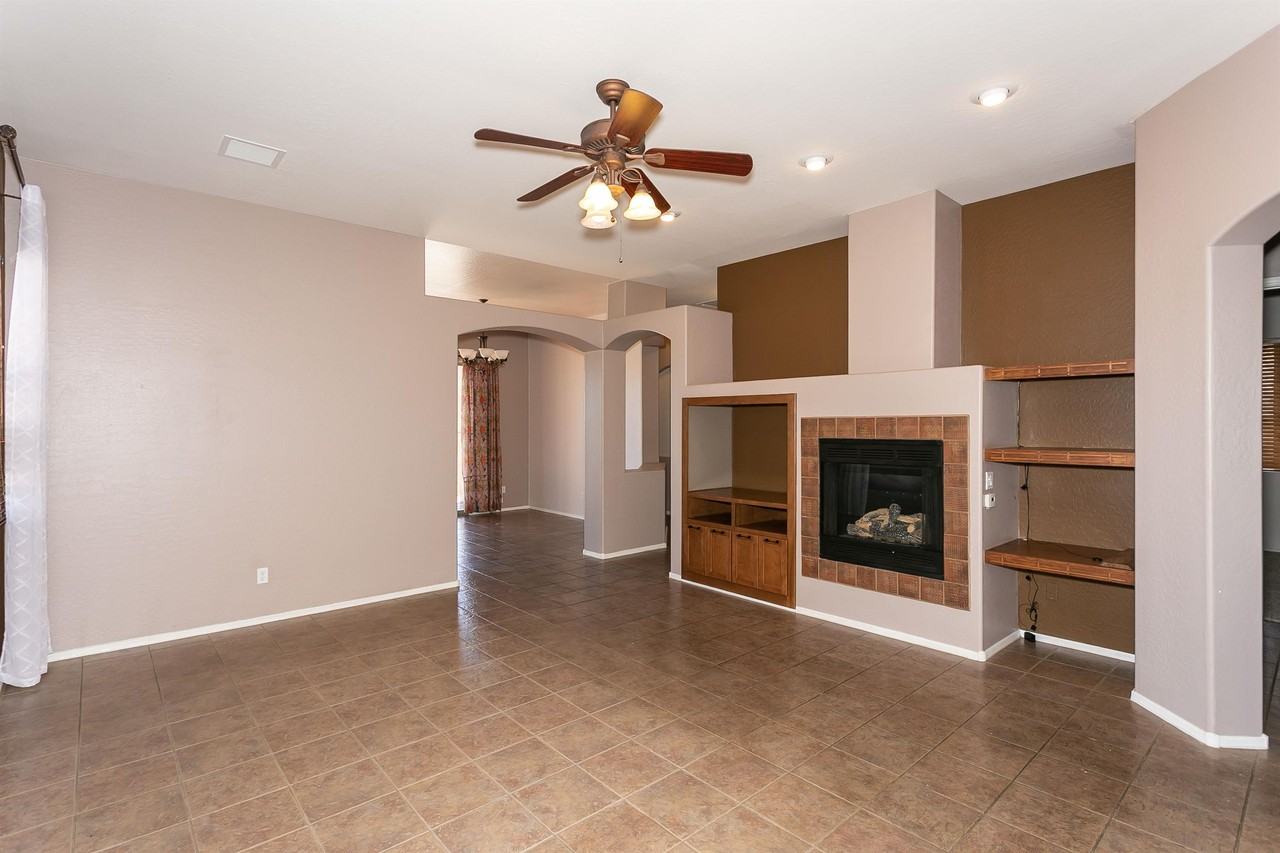 6913 E Voltaire Dr #1 - Photo 3 of 23