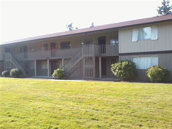 PARKWOOD APARTMENTS - Photo 3 of 10