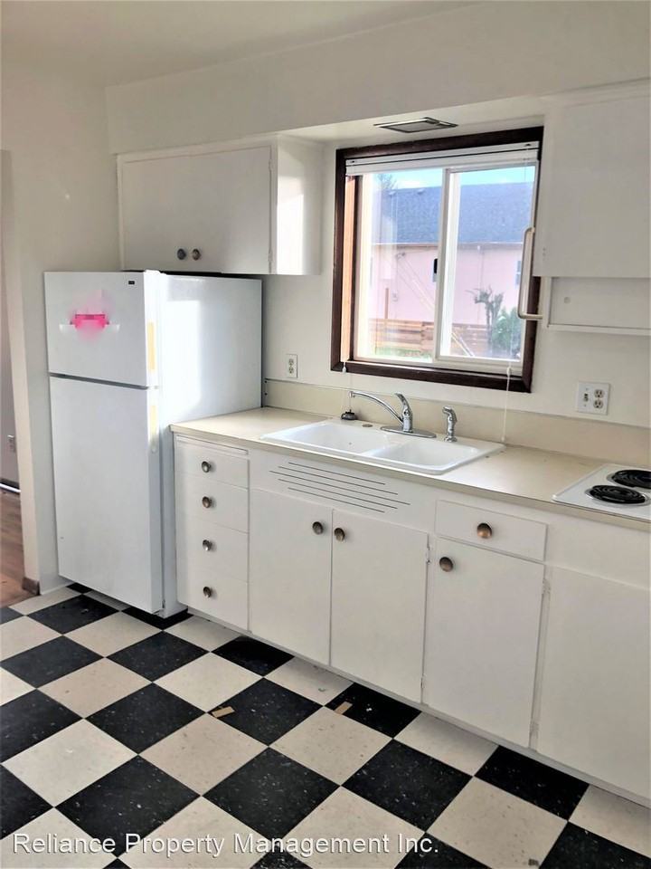 5727-5731 NE Hassalo St. 1102 & 1107 NE 58th - Photo 3 of 7