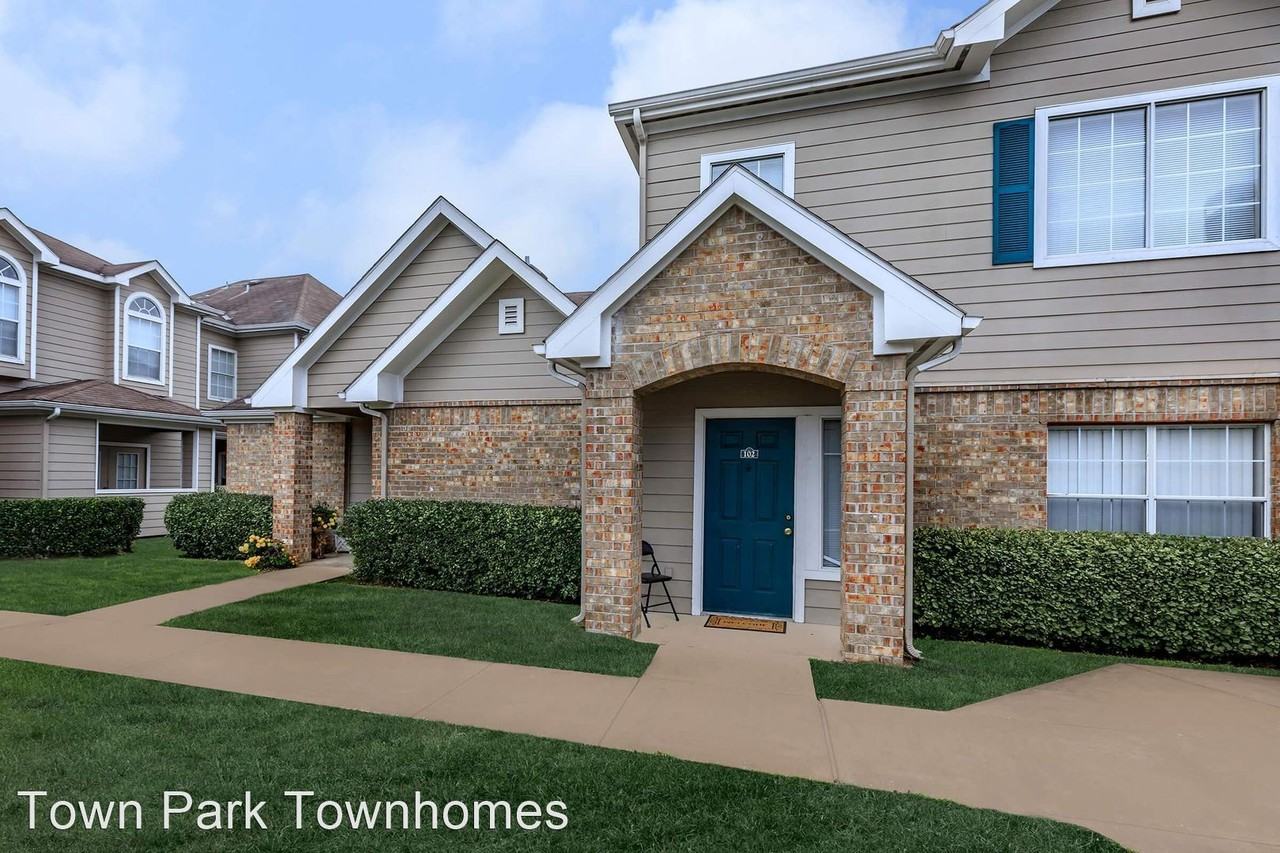 Newly Remodeled Town Park Townhomes Home!!!! 9950 Town