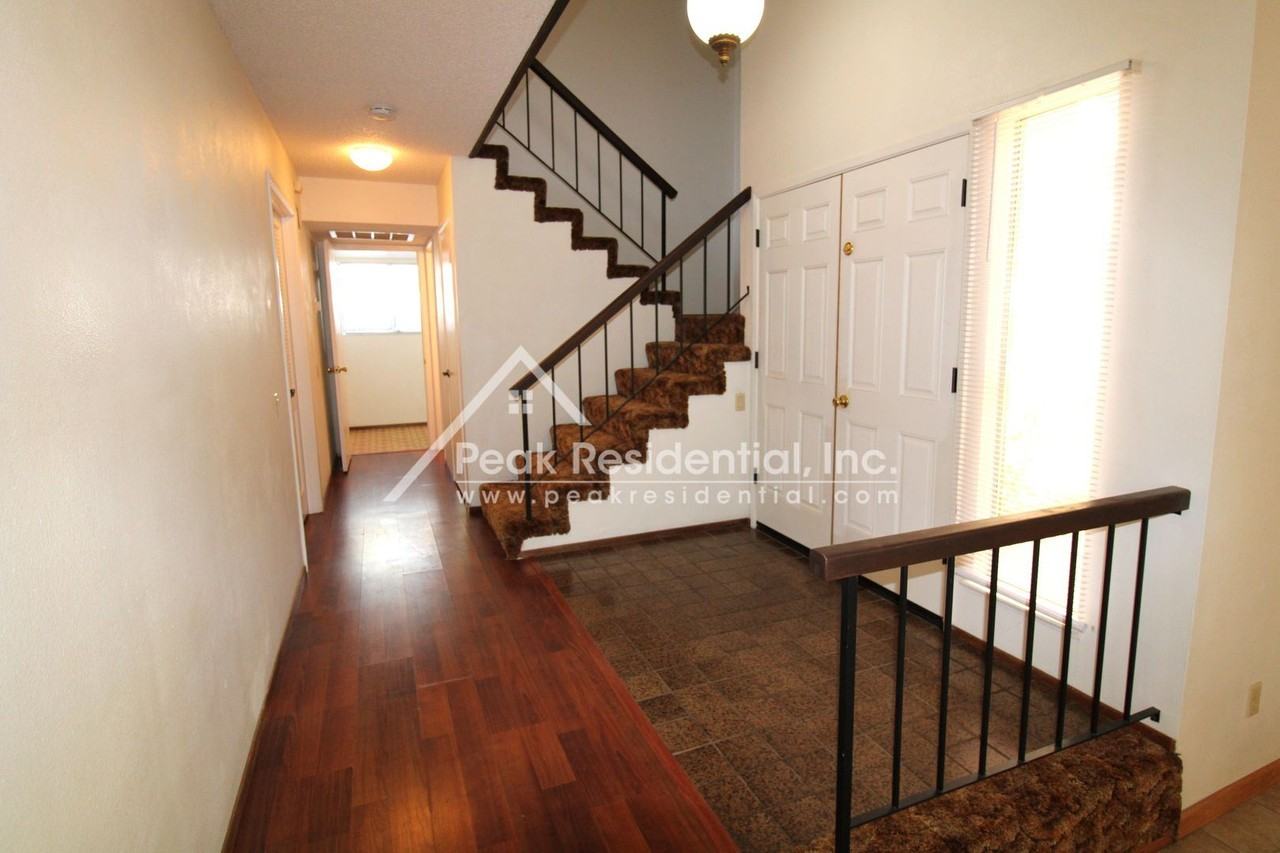 9346 Blue Oak Dr - Photo 3 of 29