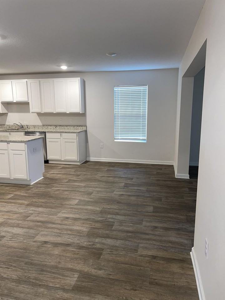 7463 Oak Lake Blvd - Photo 2 of 21