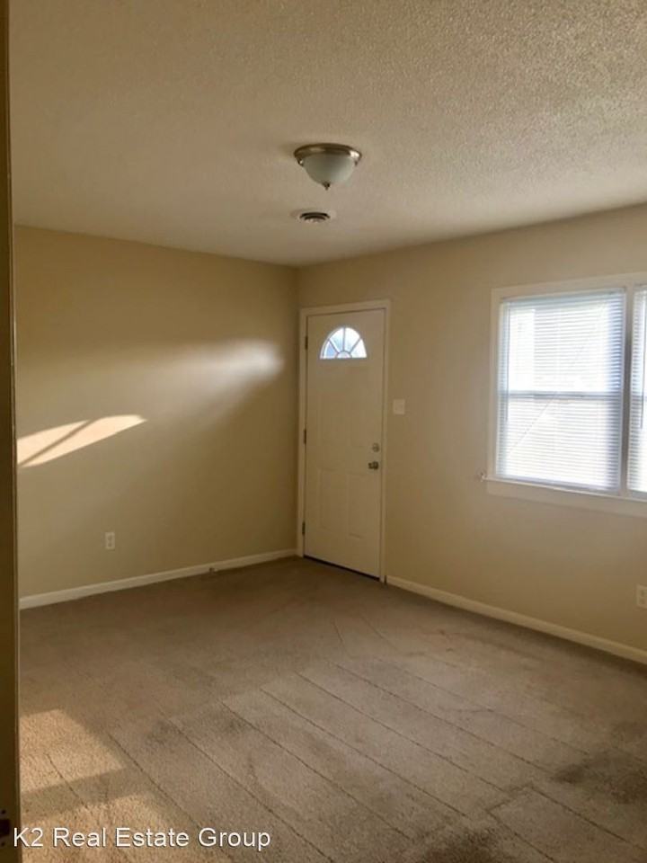 1326 Dartwood Ln - Photo 3 of 10