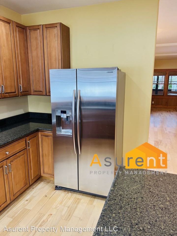 2760 Siskiyou Blvd - Photo 2 of 25