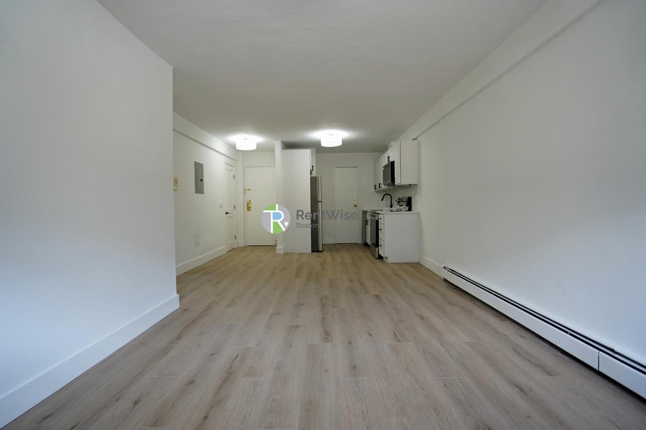 741 E 6th St #1 - Photo 3 of 43