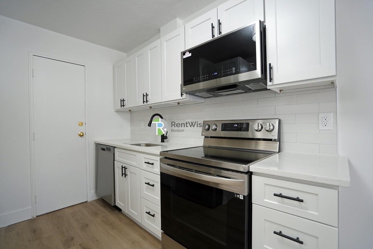 741 E 6th St #1 - Photo 6 of 43