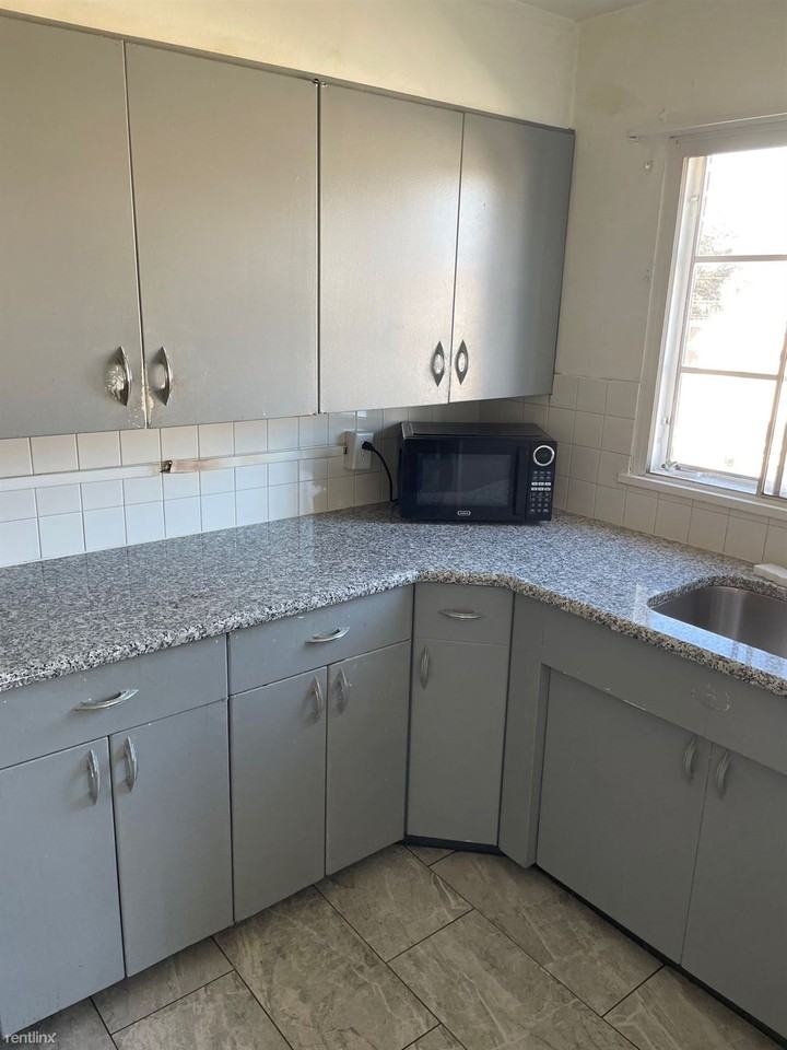 162 Chapin St - Photo 3 of 8