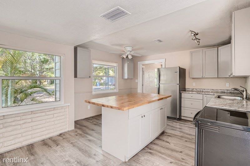 7210 10th Ave N - Photo 3 of 12