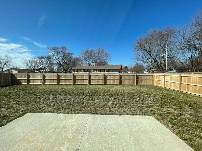 663 N Century Ave - Photo 5 of 15