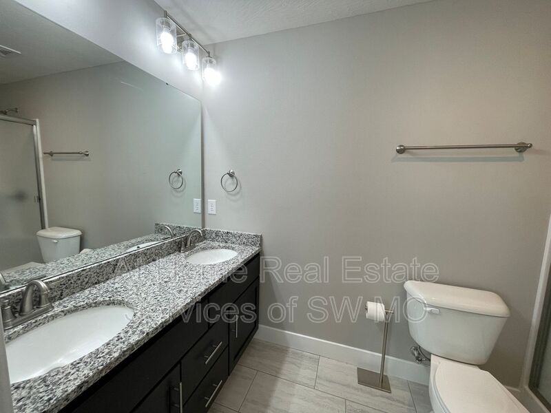 663 N Century Ave - Photo 6 of 15